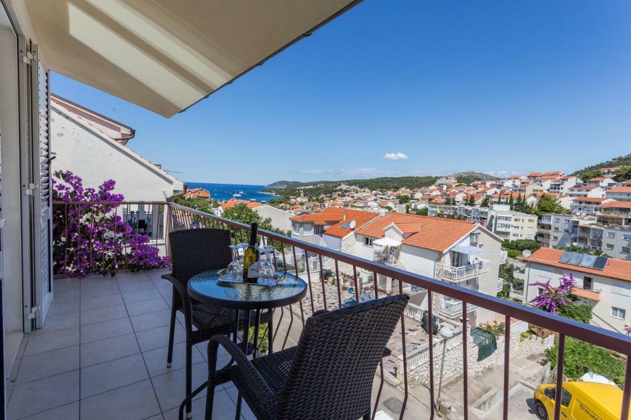 Apartments Sanja Hvar Town Luaran gambar
